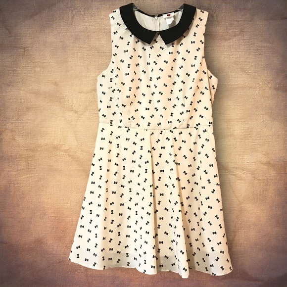 Forever 21 Dresses & Skirts - Sleeveless Bow Print Peter Pan Collared Fit&Flare A Line Mini Dress